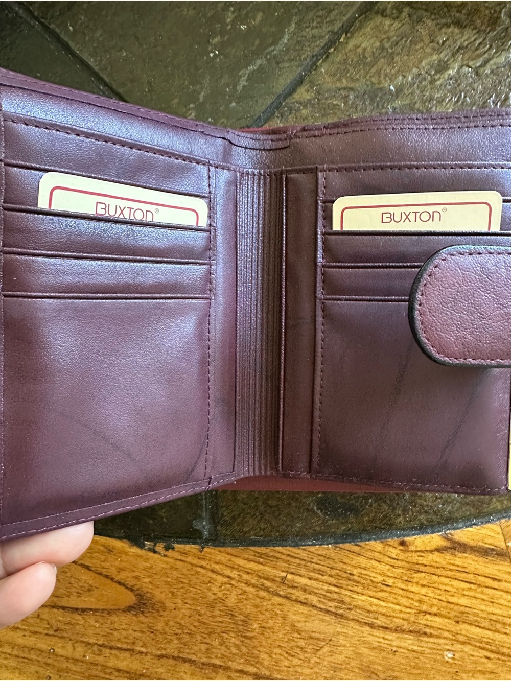 NEW Buxton Plum Leather Card & Wallet with Clasp - Picture 4 of 8